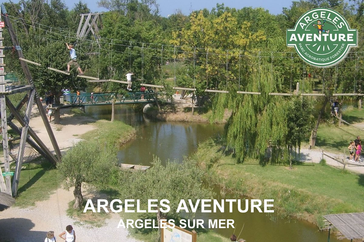 Parcours accrobranche dans les arbres au parc Argelès Aventure près d’Argelès-sur-Mer
