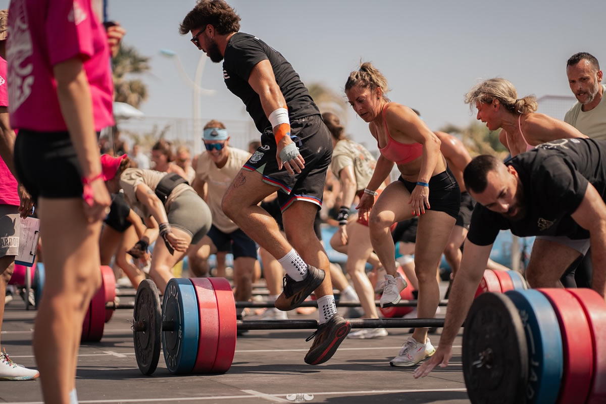 Participants du Mid Sea Battle 2026 lors d'une épreuve de fitness fonctionnel à Canet-en-Roussillon